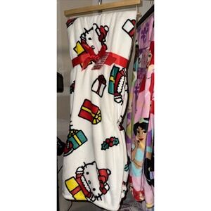 NWT Hello Kitty Wreath & Bow Christmas Plush Throw Blanket 60"x70" White Red New